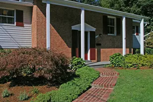 2626 Bowling Green Dr, Vienna, VA 22180 - Photo 2