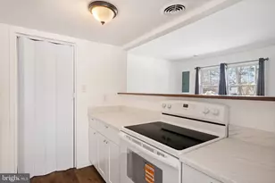 9694 Hagel Cir, Lorton, VA 22079 - Photo 8