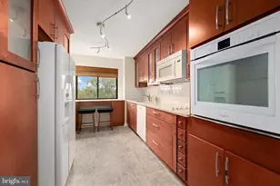 5904 Mt Eagle Dr, Alexandria, VA 22303 - Photo 8
