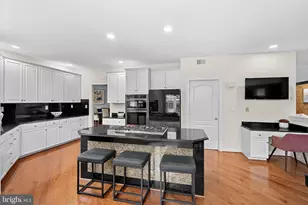 10317 Brittenford Dr, Vienna, VA 22182 - Photo 10