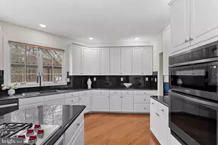 10317 Brittenford Dr, Vienna, VA 22182 - Photo 8