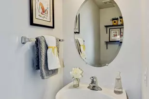 2411 Huntington Park Dr, Alexandria, VA 22303 - Photo 12