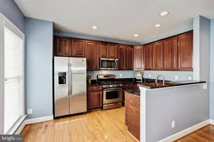 2411 Huntington Park Dr, Alexandria, VA 22303 - Photo 16