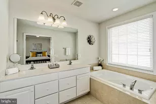 2411 Huntington Park Dr, Alexandria, VA 22303 - Photo 26