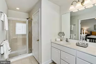 2411 Huntington Park Dr, Alexandria, VA 22303 - Photo 20