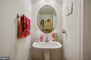 2411 Huntington Park Dr, Alexandria, VA 22303 - Photo 8