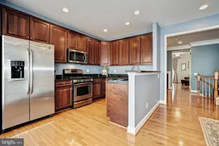 2411 Huntington Park Dr, Alexandria, VA 22303 - Photo 18