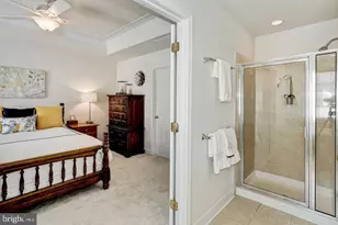 2411 Huntington Park Dr, Alexandria, VA 22303 - Photo 24