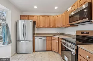 2396 Branleigh Park Ct, Reston, VA 20191 - Photo 6