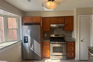 8146 Larkin Ln, Vienna, VA 22182 - Photo 2