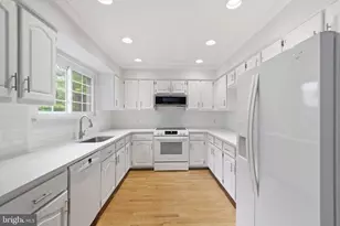 6001 Keble Dr, Alexandria, VA 22315 - Photo 12