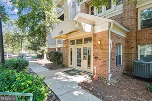 2204 Westcourt Ln, Herndon, VA 20170 - Photo 2