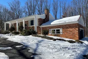 5300 Summit Dr, Fairfax, VA 22030 - Photo 2