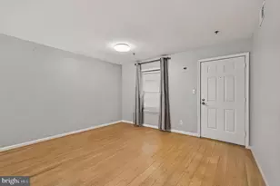 3179 Summit Square Dr, Oakton, VA 22124 - Photo 4