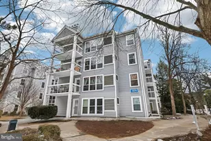 3179 Summit Square Dr, Oakton, VA 22124 - Photo 2
