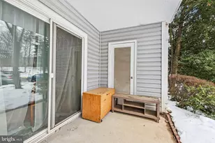 3179 Summit Square Dr, Oakton, VA 22124 - Photo 28