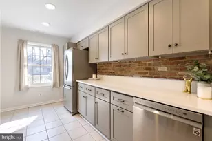 8218 Carrleigh Pkwy, Springfield, VA 22152 - Photo 8