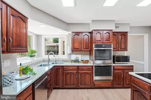 15131 Wetherburn Dr, Centreville, VA 20120 - Photo 14