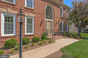 15131 Wetherburn Dr, Centreville, VA 20120 - Photo 2