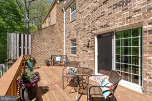 8939 Park Forest Dr, Springfield, VA 22152 - Photo 16