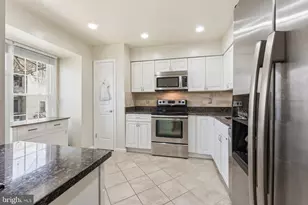 5948 Wild Brook Ct, Centreville, VA 20121 - Photo 4