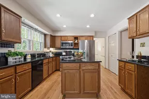 6830 Bluecurl Cir, Springfield, VA 22152 - Photo 14