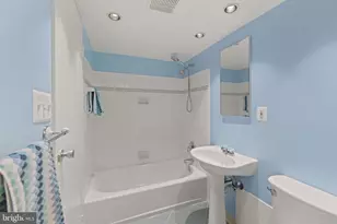 2326 Freetown Ct, Reston, VA 20191 - Photo 6