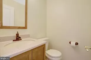 8070 Powderbrook Ln, Springfield, VA 22153 - Photo 20