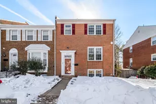 8070 Powderbrook Ln, Springfield, VA 22153 - Photo 4