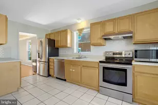 8070 Powderbrook Ln, Springfield, VA 22153 - Photo 8