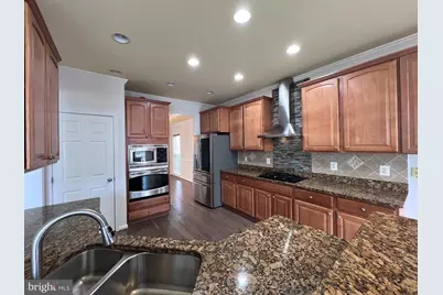 3925 Beeker Mill Place, Chantilly, VA 20151 - Photo 6