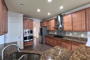 3925 Beeker Mill Pl, Chantilly, VA 20151 - Photo 6