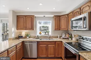 5903 Oak Ridge Ct, Burke, VA 22015 - Photo 10