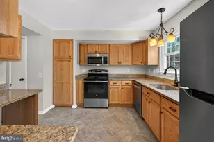 5808 Bunker Woods Ln, Burke, VA 22015 - Photo 4