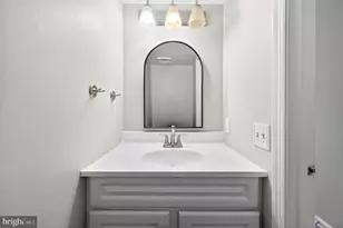 5808 Bunker Woods Ln, Burke, VA 22015 - Photo 14