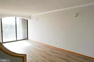 2311 Pimmit Dr, Falls Church, VA 22043 - Photo 4