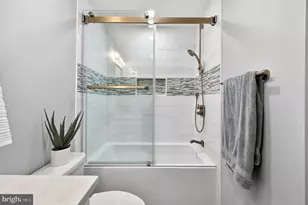 2141 Red Vine Dr, Vienna, VA 22182 - Photo 28