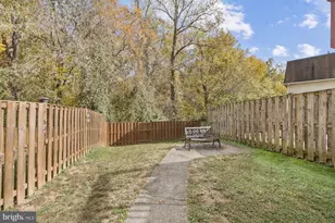 3051 Silent Valley Dr, Fairfax, VA 22031 - Photo 2