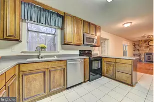 1404 Bayshire Ln, Herndon, VA 20170 - Photo 10