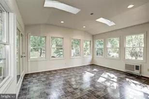 1404 Bayshire Ln, Herndon, VA 20170 - Photo 8