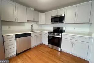 7353 Crestleigh Cir, Alexandria, VA 22315 - Photo 4