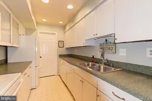 10195 Ashbrooke Ct, Oakton, VA 22124 - Photo 8