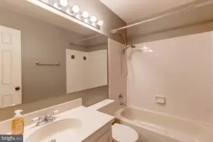 10195 Ashbrooke Ct, Oakton, VA 22124 - Photo 16