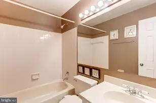 10195 Ashbrooke Ct, Oakton, VA 22124 - Photo 12