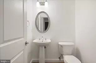 8072 Criaza Branch Ct, Vienna, VA 22182 - Photo 4