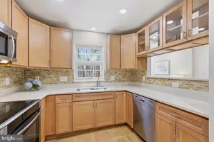 1472 Park Garden Ln, Reston, VA 20194 - Photo 14