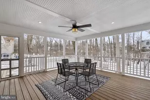 12017 Sugarland Valley Dr, Herndon, VA 20170 - Photo 4