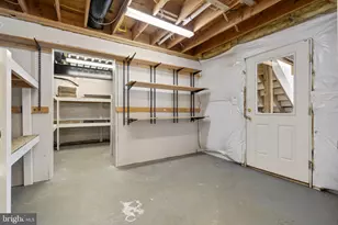 12017 Sugarland Valley Dr, Herndon, VA 20170 - Photo 50