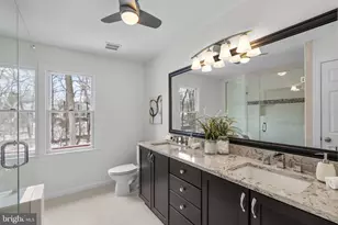 12017 Sugarland Valley Dr, Herndon, VA 20170 - Photo 32