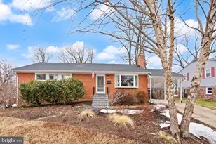 8108 Carrick Ln, Springfield, VA 22151 - Photo 2